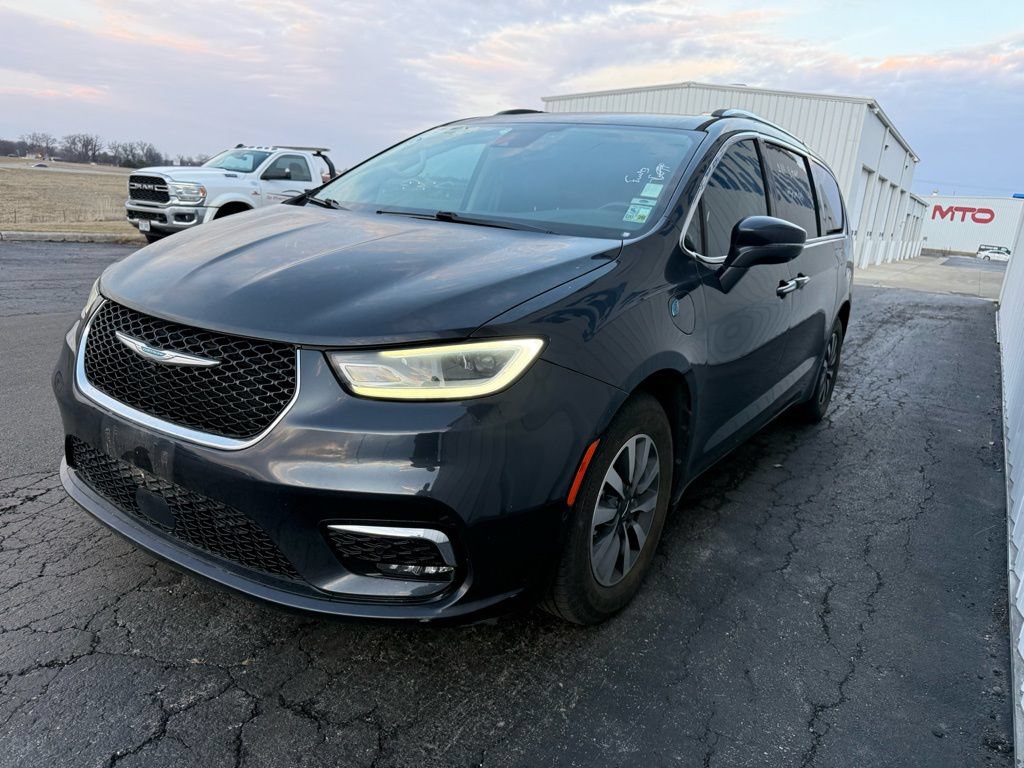 Used 2021 Chrysler Pacifica Touring-L FWD image 4