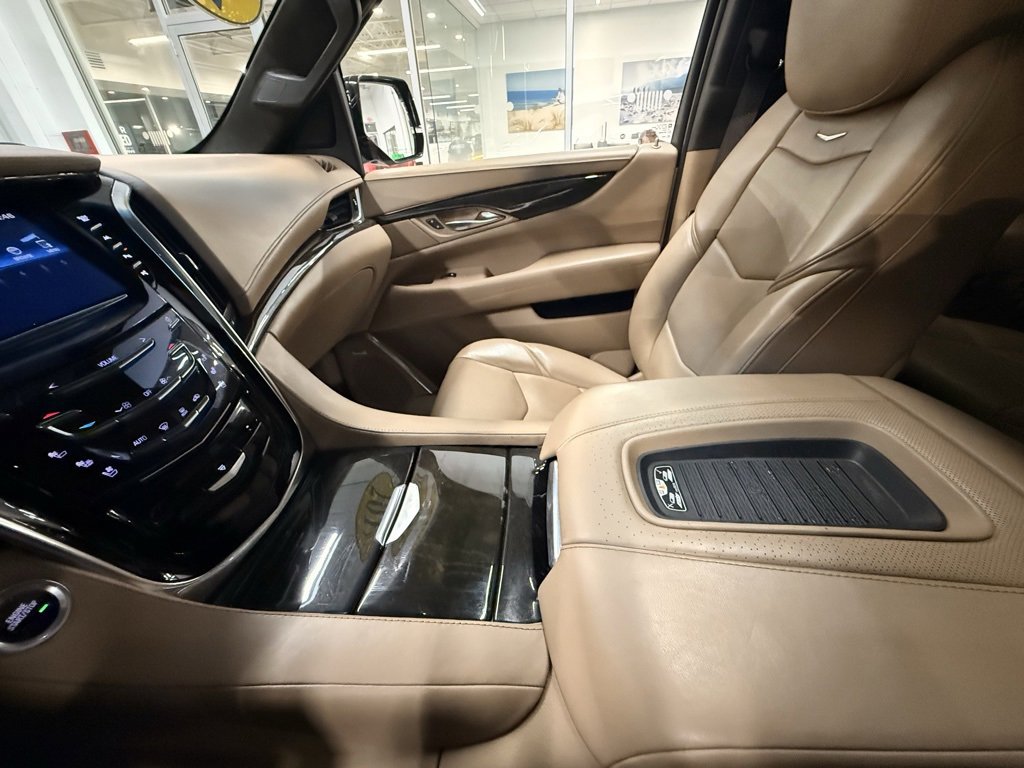 Used 2019 Cadillac Escalade Platinum image 47