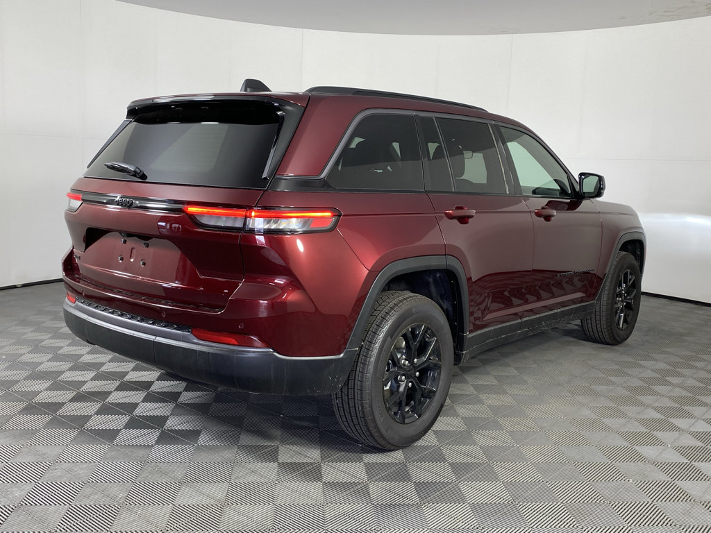 Used 2026 Jeep Grand Cherokee Altitude AWD/4WD image 5