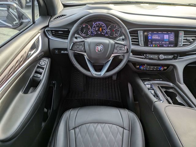 Used 2023 Buick Enclave Avenir image 21