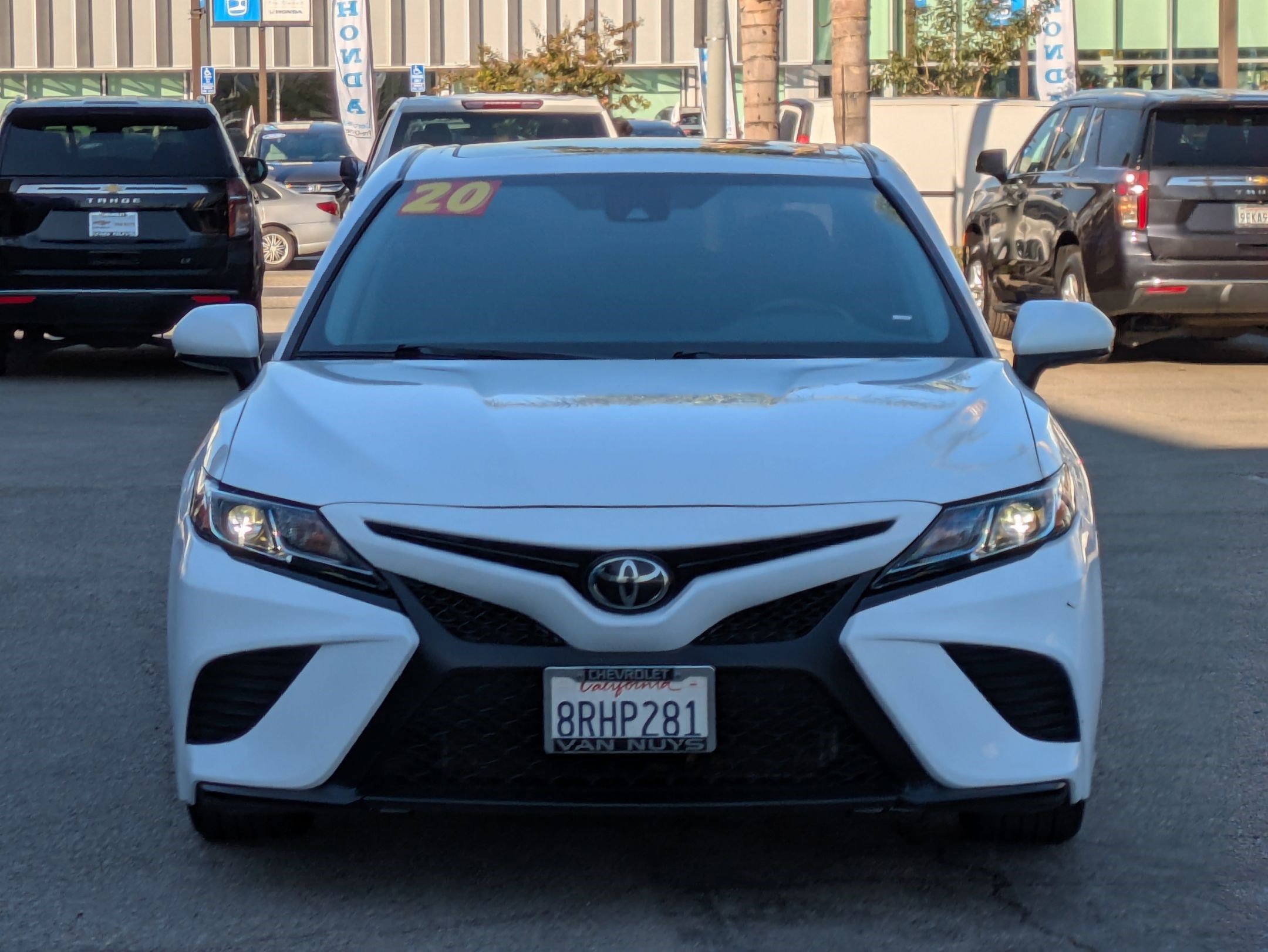 Used 2020 Toyota Camry SE image 2
