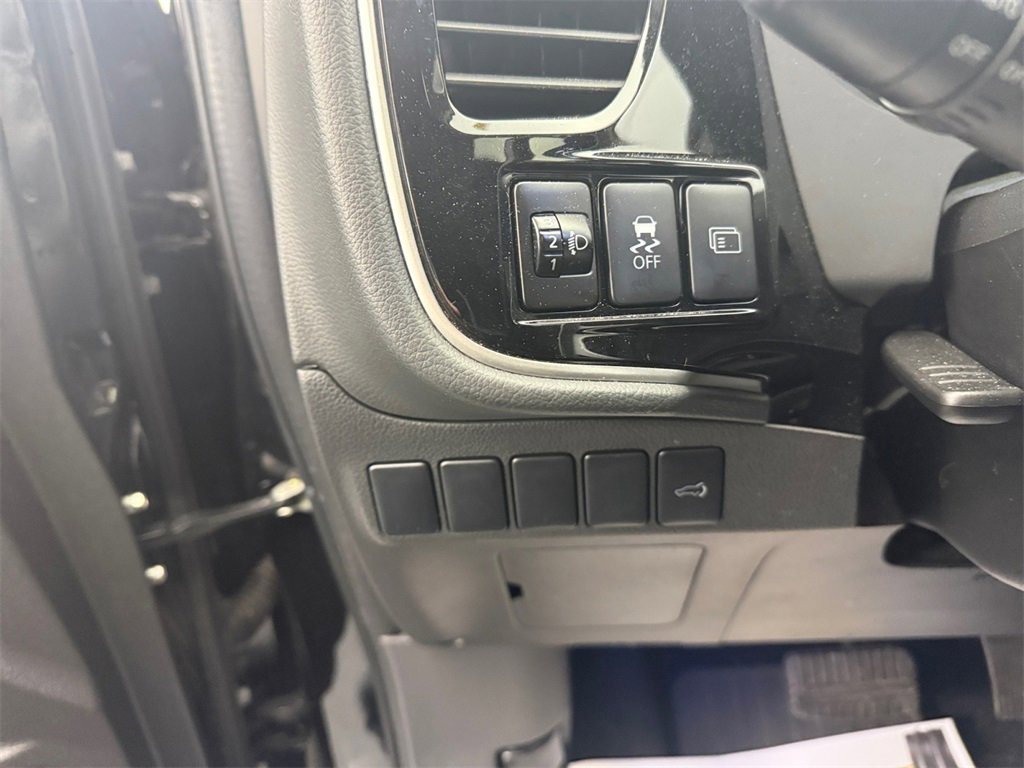 Used 2016 Mitsubishi Outlander GT image 28