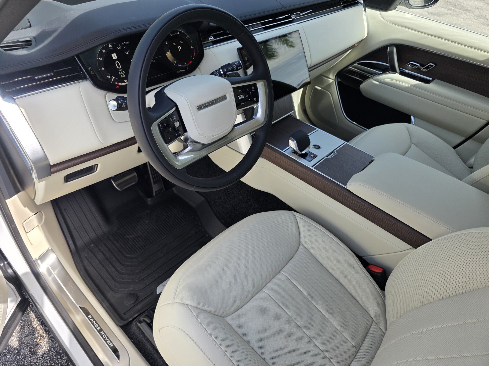 New 2026 Land Rover Range Rover Long Wheelbase SE AWD/4WD image 11