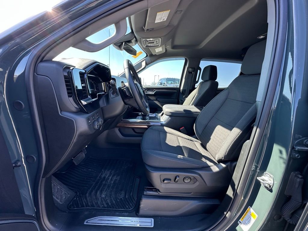Used 2025 Chevrolet Silverado 1500 LT w/ Max Trailering Package image 3