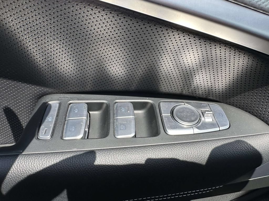 Used 2023 Genesis G70 3.3T AWD/4WD image 35