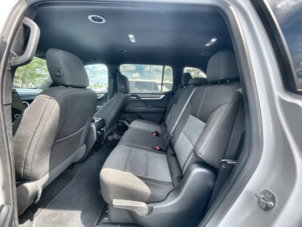 Used 2025 GMC Acadia Elevation FWD image 25