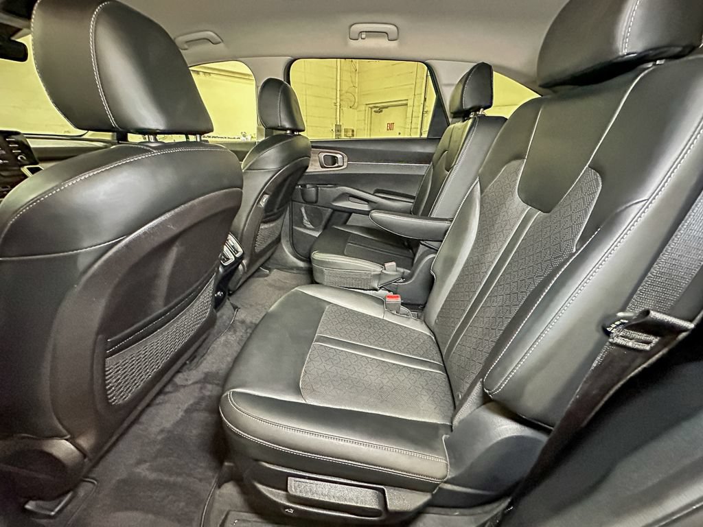 Used 2021 Kia Sorento EX AWD/4WD image 28