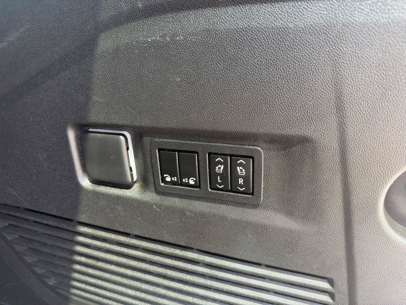 Used 2022 Chevrolet Suburban High Country AWD/4WD image 7