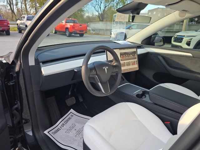 Used 2024 Tesla Model Y Long Range image 21