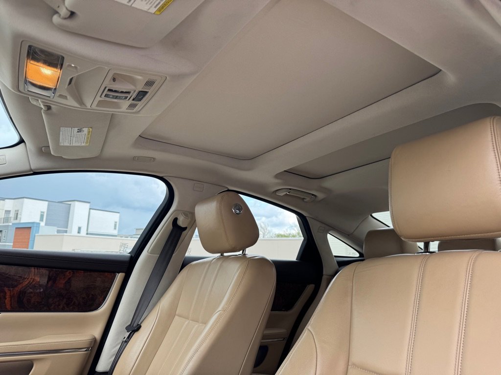 Used 2015 Jaguar XJ AWD image 13