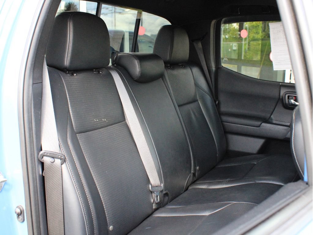Used 2019 Toyota Tacoma TRD Sport AWD/4WD image 29