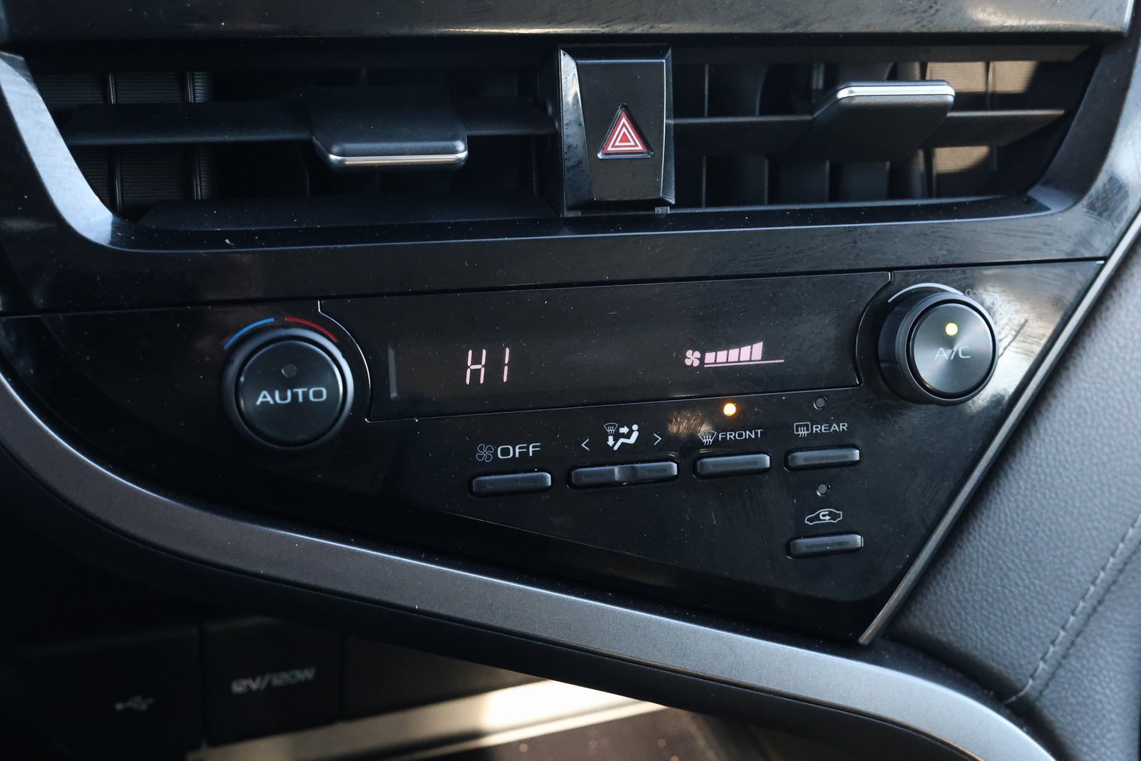 Used 2021 Toyota Camry SE image 21