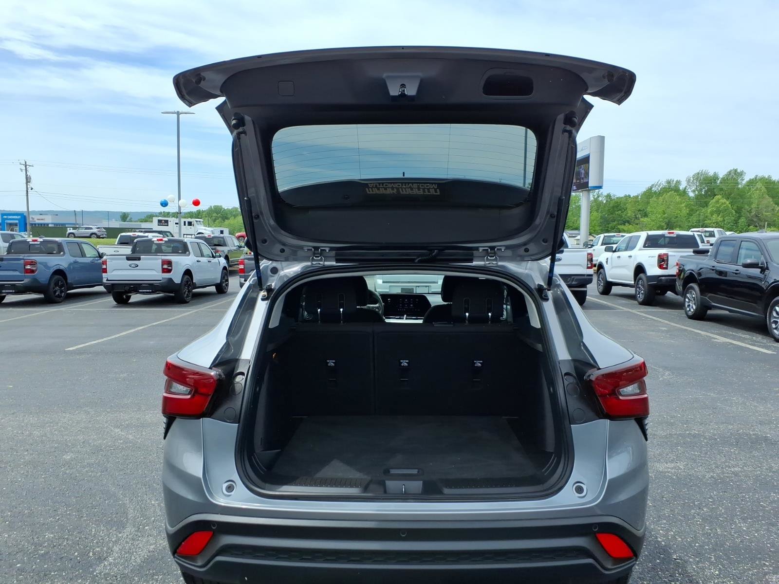 Used 2025 Chevrolet Trax LS w/ LS Convenience Package image 5