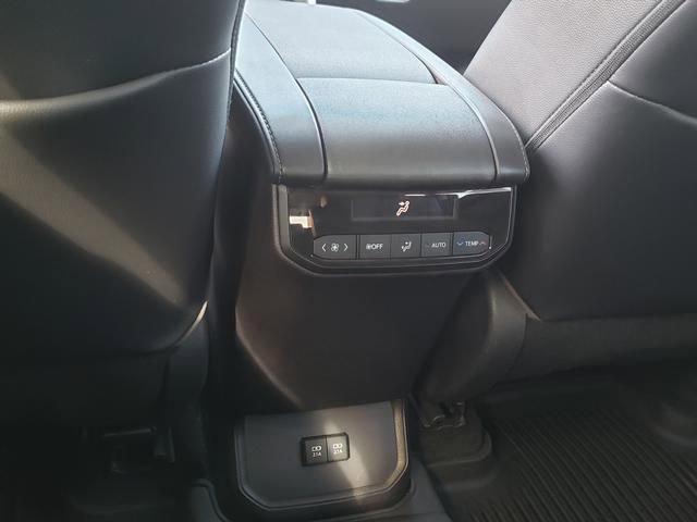 Used 2021 Toyota Highlander XLE image 15
