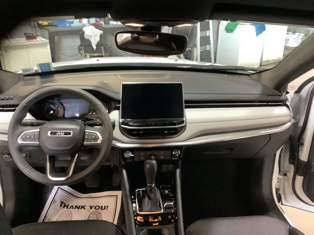 Used 2023 Jeep Compass Limited image 18