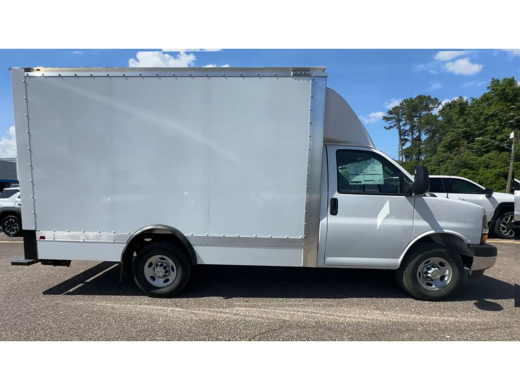 New 2025 Chevrolet Express 3500 w/ Power Convenience Package image 9