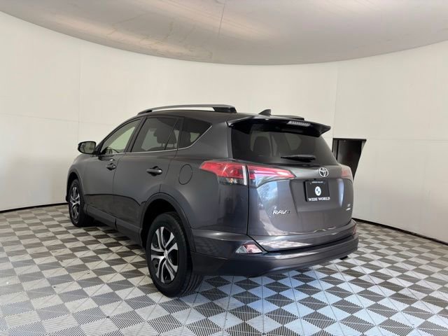 Used 2017 Toyota RAV4 LE AWD/4WD image 5