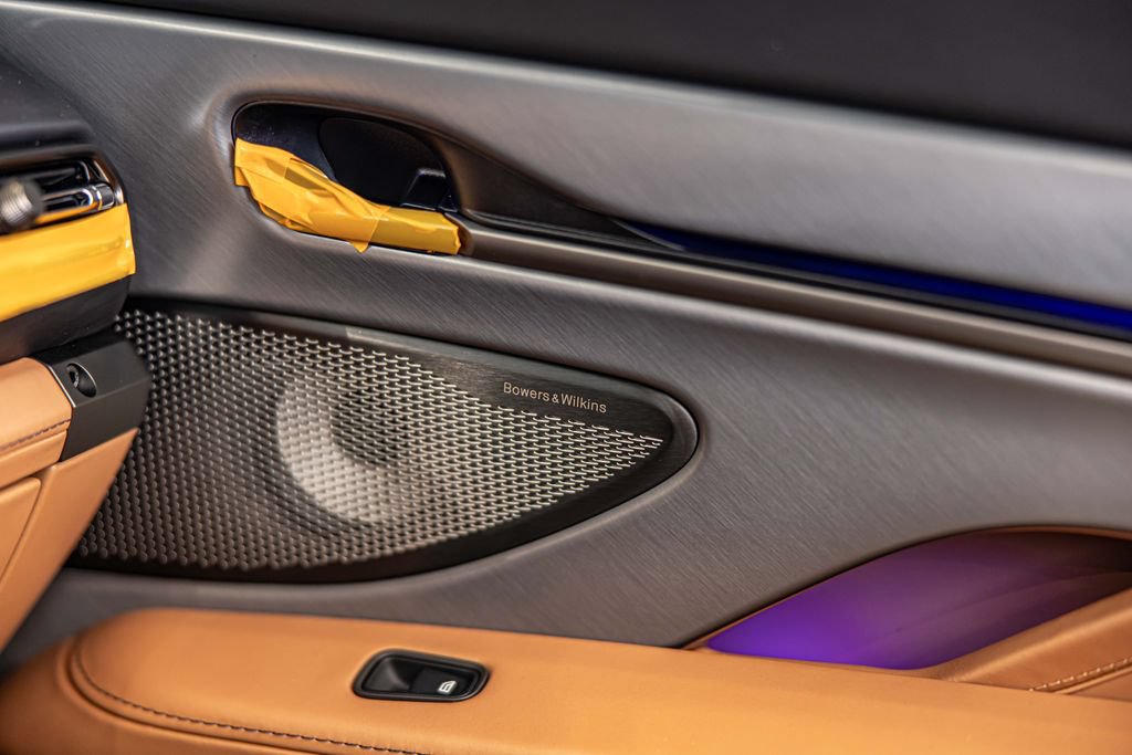 New 2026 Aston Martin Vanquish Convertible RWD image 32