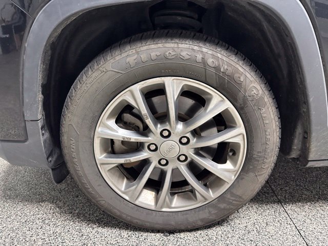 Used 2019 Jeep Cherokee Latitude Plus FWD image 3