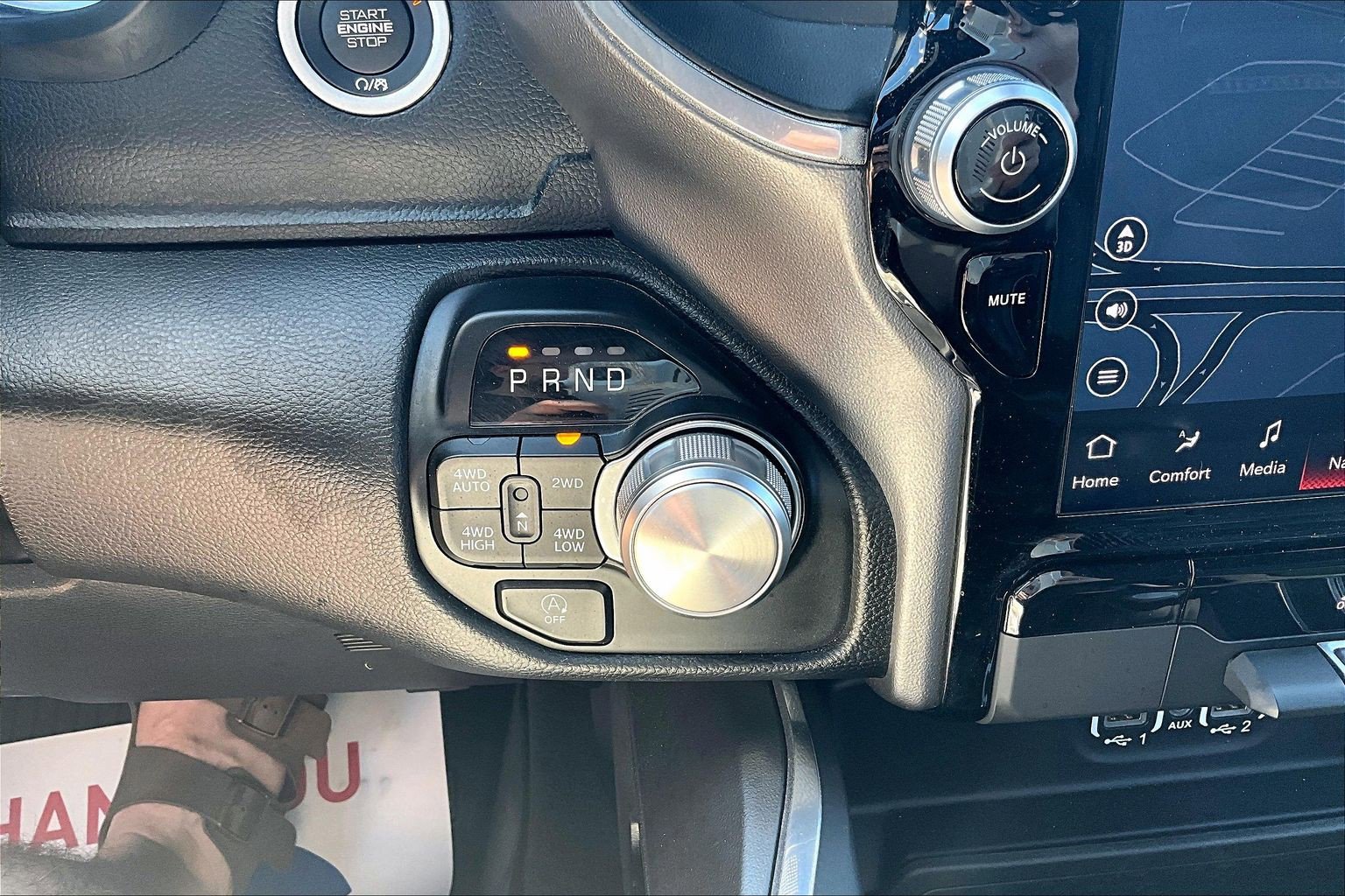 Used 2023 RAM 1500 Laramie AWD/4WD image 32
