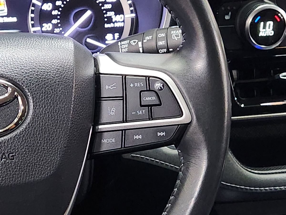 Used 2022 Toyota Highlander XLE FWD image 44