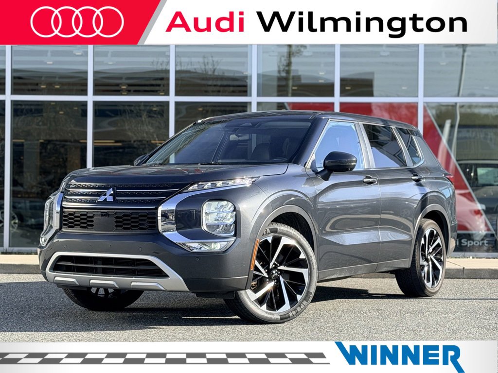 Used 2024 Mitsubishi Outlander SE image 1