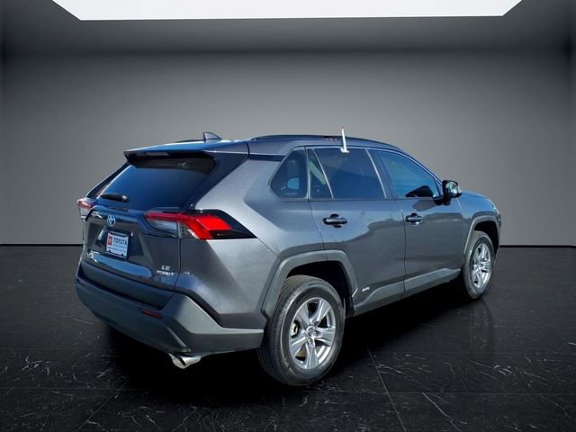 Used 2022 Toyota RAV4 LE AWD/4WD image 3