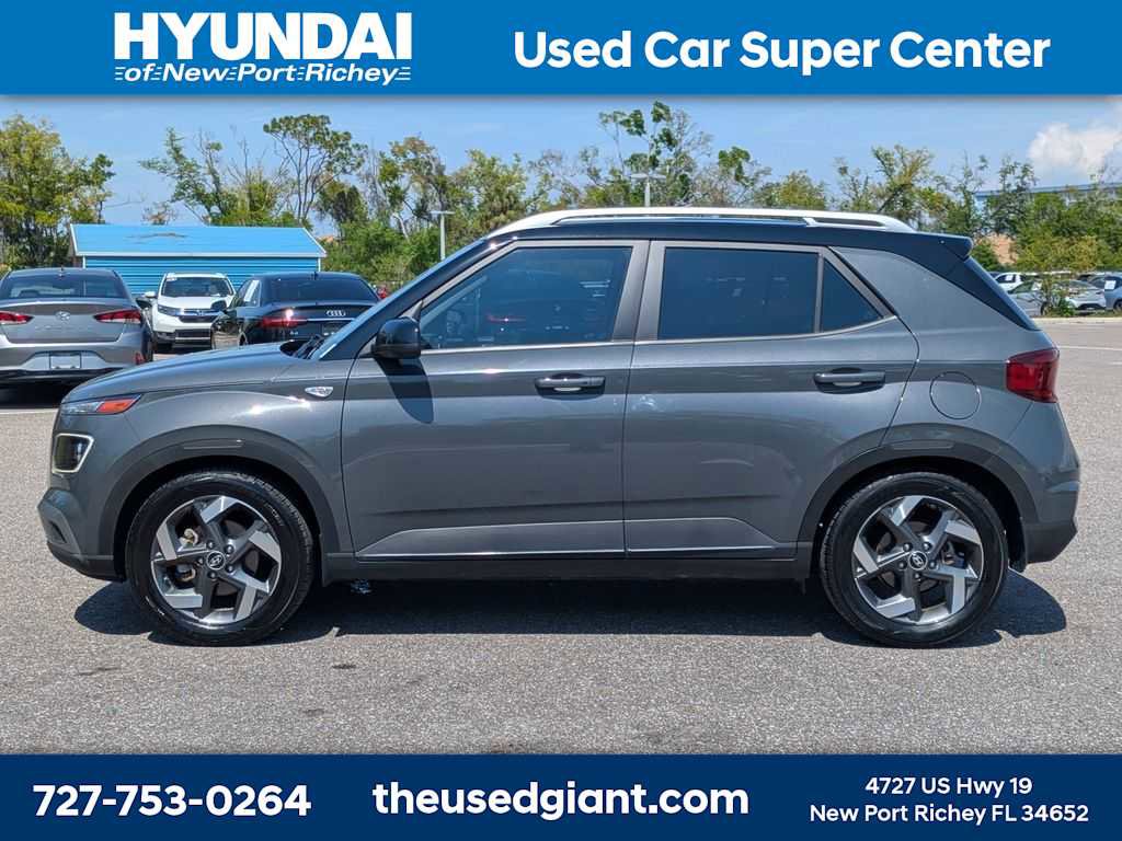 Used 2023 Hyundai Venue Limited image 2