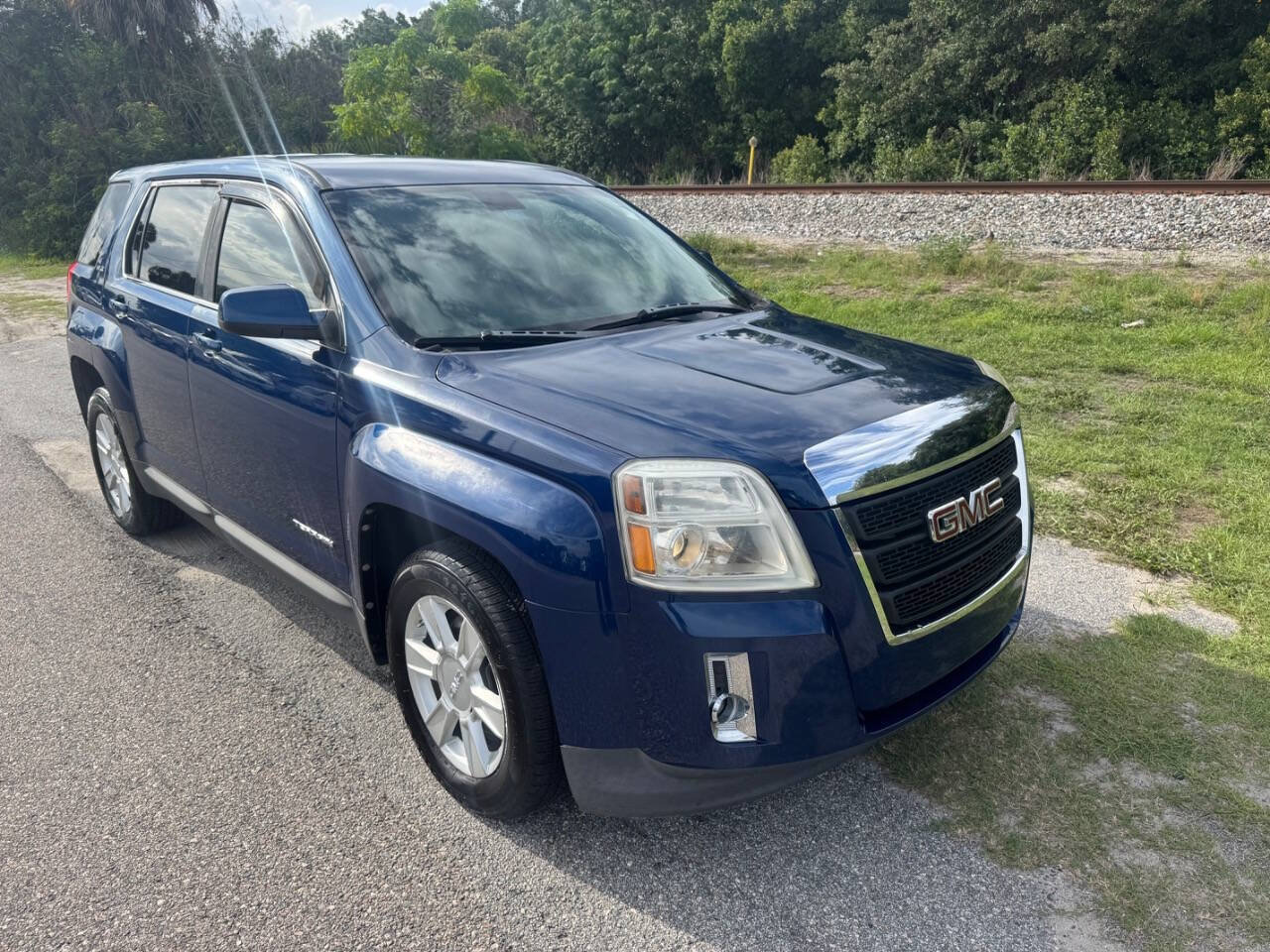 Used 2010 GMC Terrain SLE FWD image 2