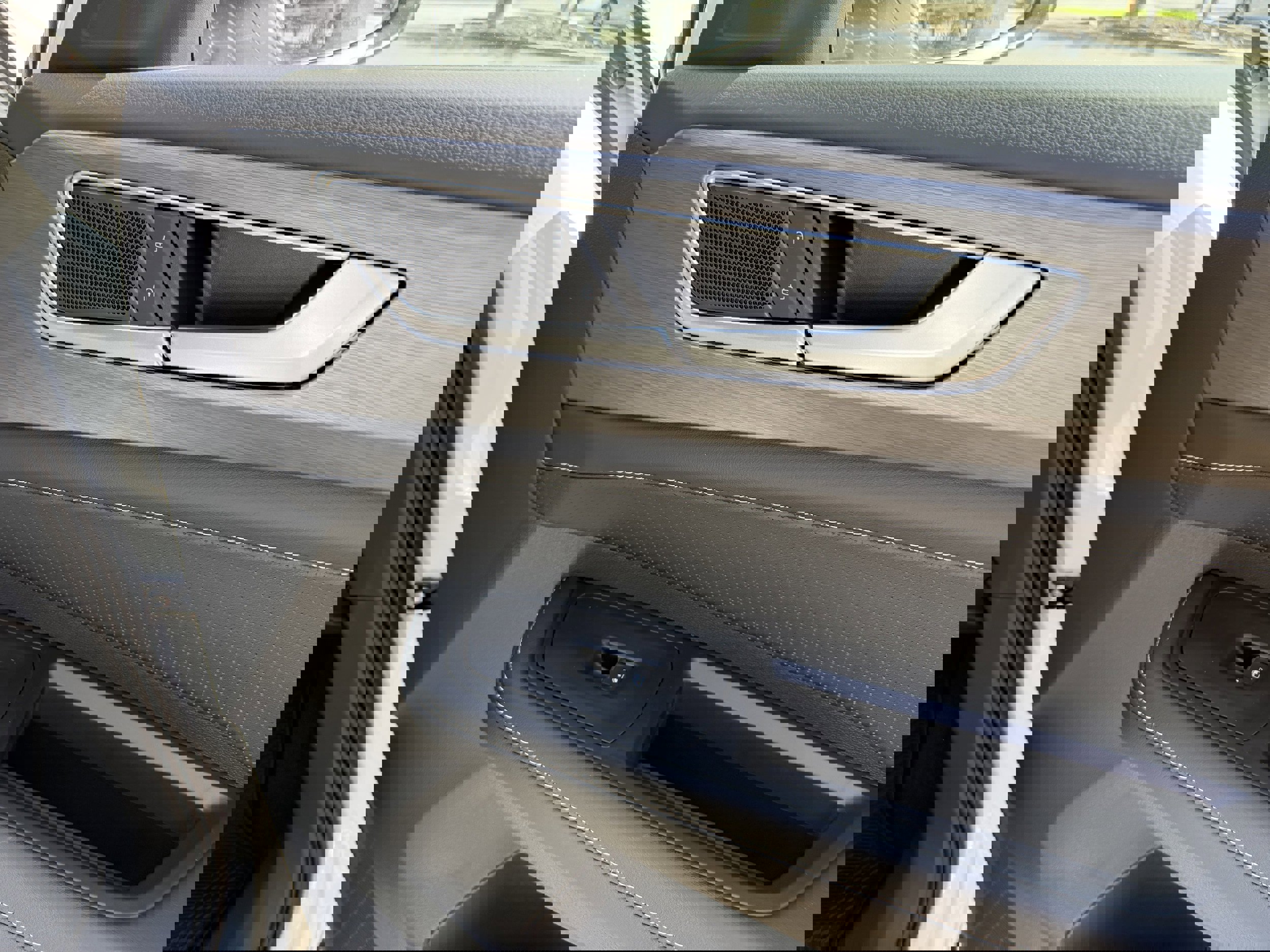 New 2026 Volkswagen Atlas Cross Sport SE image 33