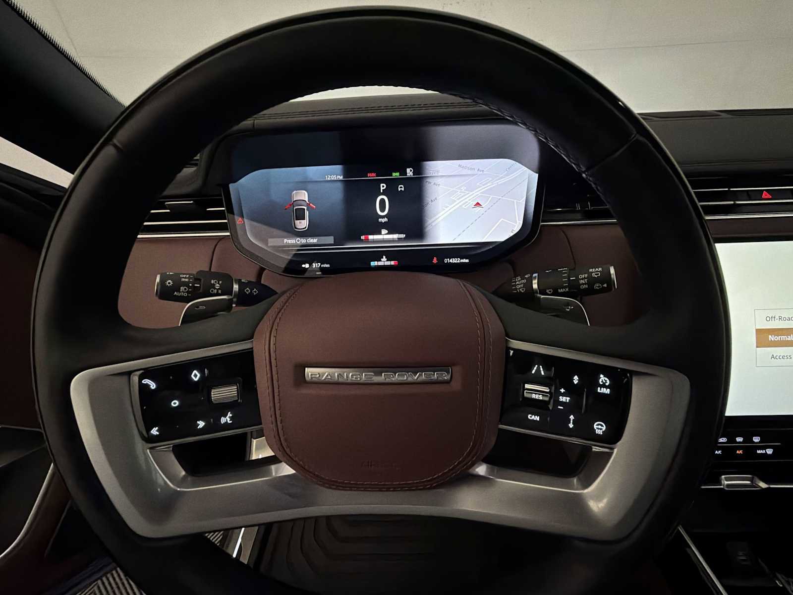 Used 2023 Land Rover Range Rover SE image 12