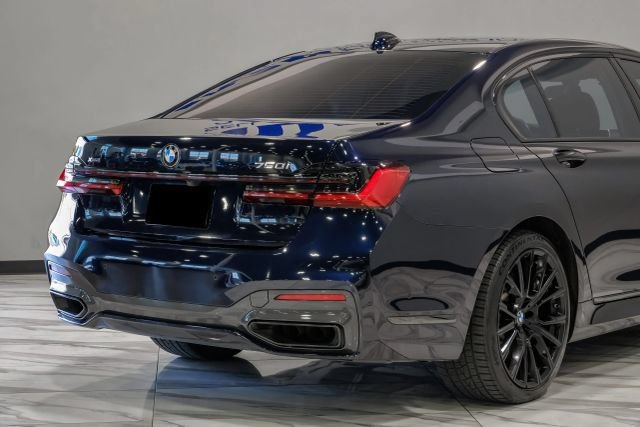 Used 2022 BMW 750i xDrive w/ Luxury Rear Seating Package AWD/4WD image 13