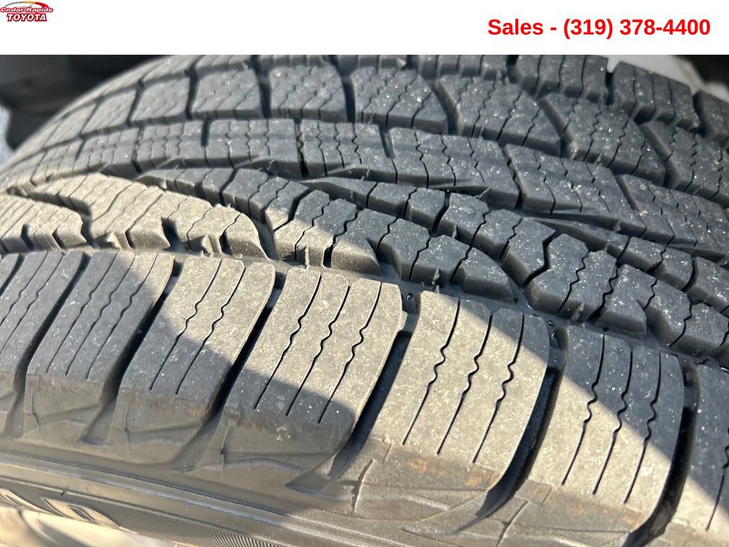 Used 2021 Jeep Cherokee Limited w/ Elite Package AWD/4WD image 24