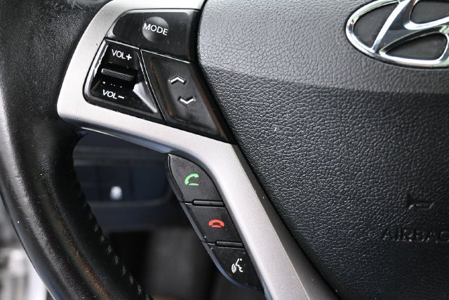 Used 2017 Hyundai Veloster Value Edition FWD image 18