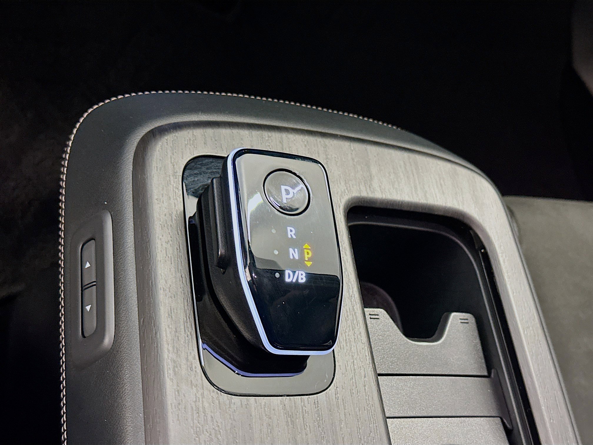 Used 2023 Nissan Ariya AWD image 25