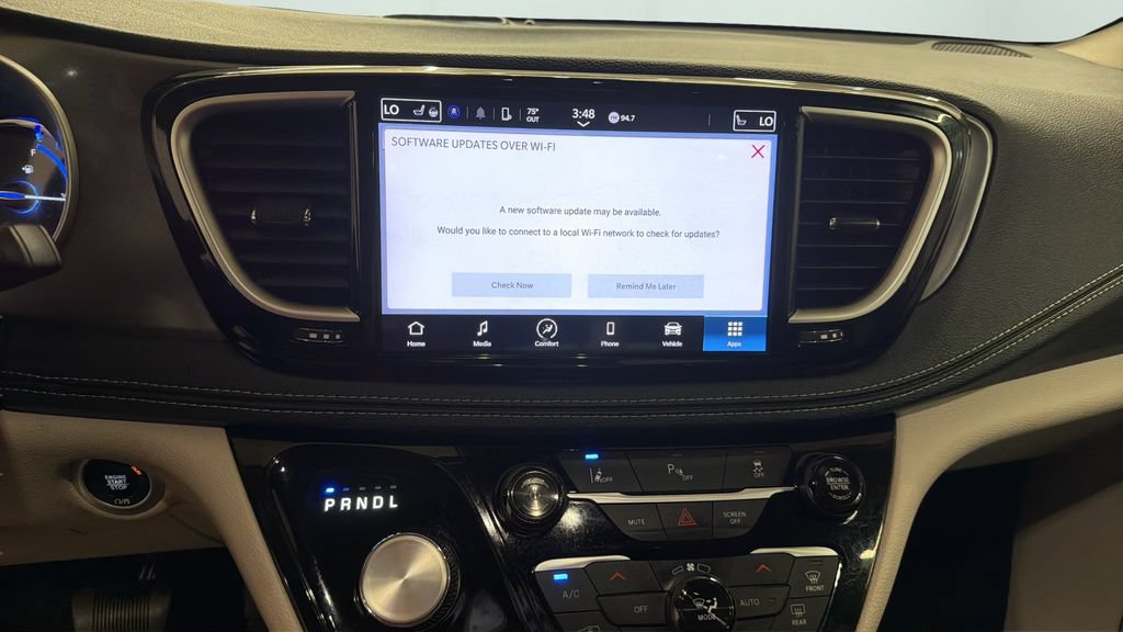 Used 2023 Chrysler Pacifica Touring-L FWD image 11