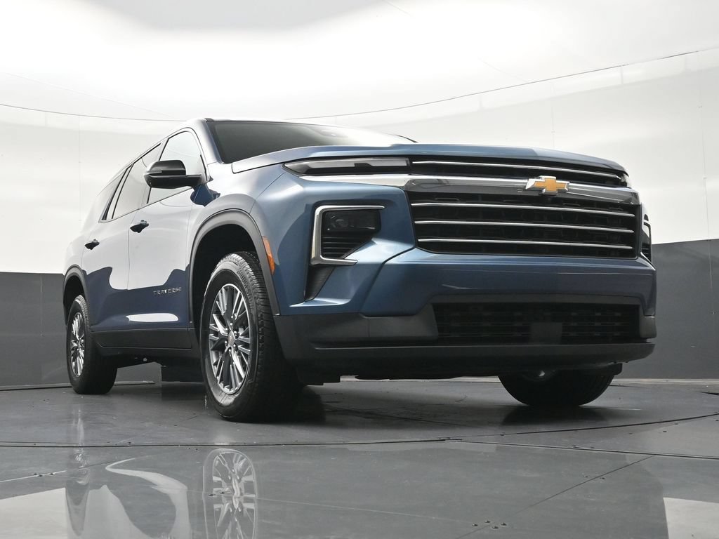 Used 2025 Chevrolet Traverse LT w/ Driver Confidence Package FWD image 35