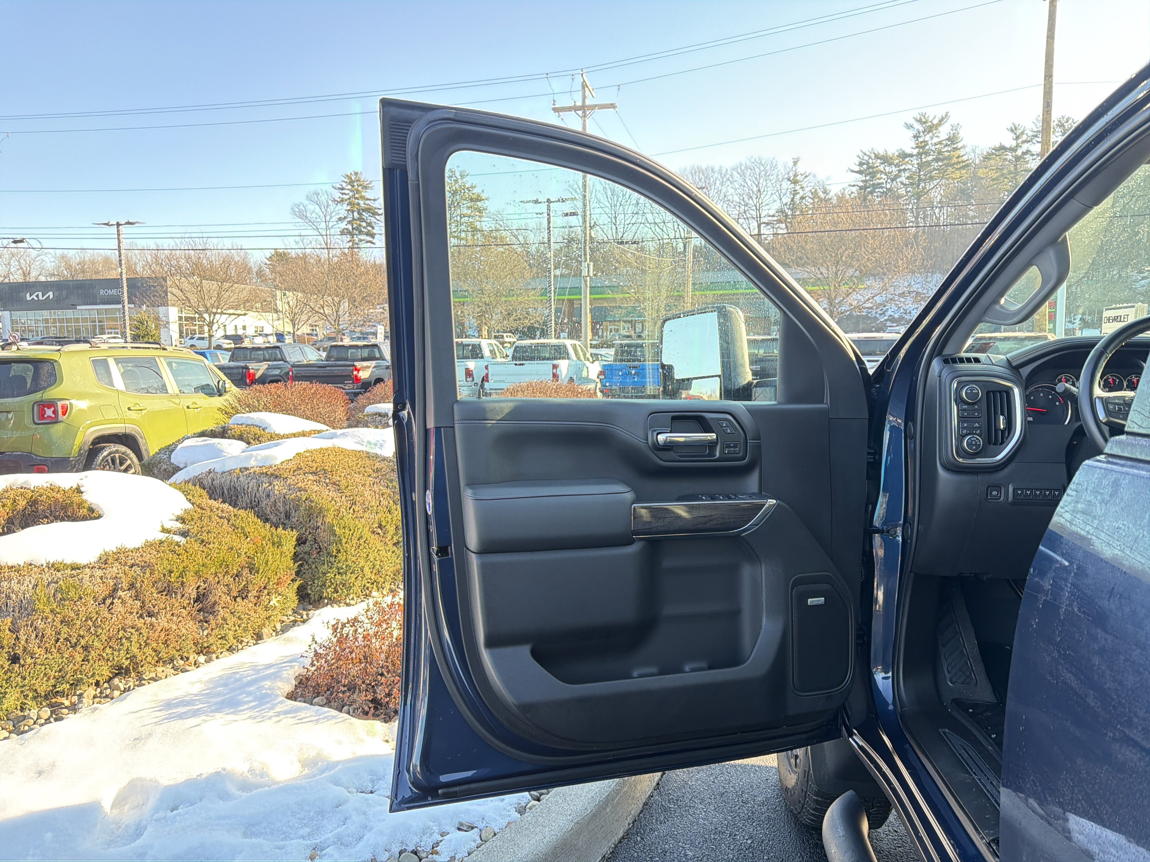 Used 2021 Chevrolet Silverado 2500 LTZ w/ LTZ Plus Package image 11