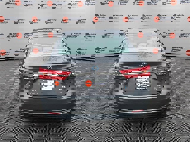 Used 2016 Toyota Avalon XLE Premium image 4