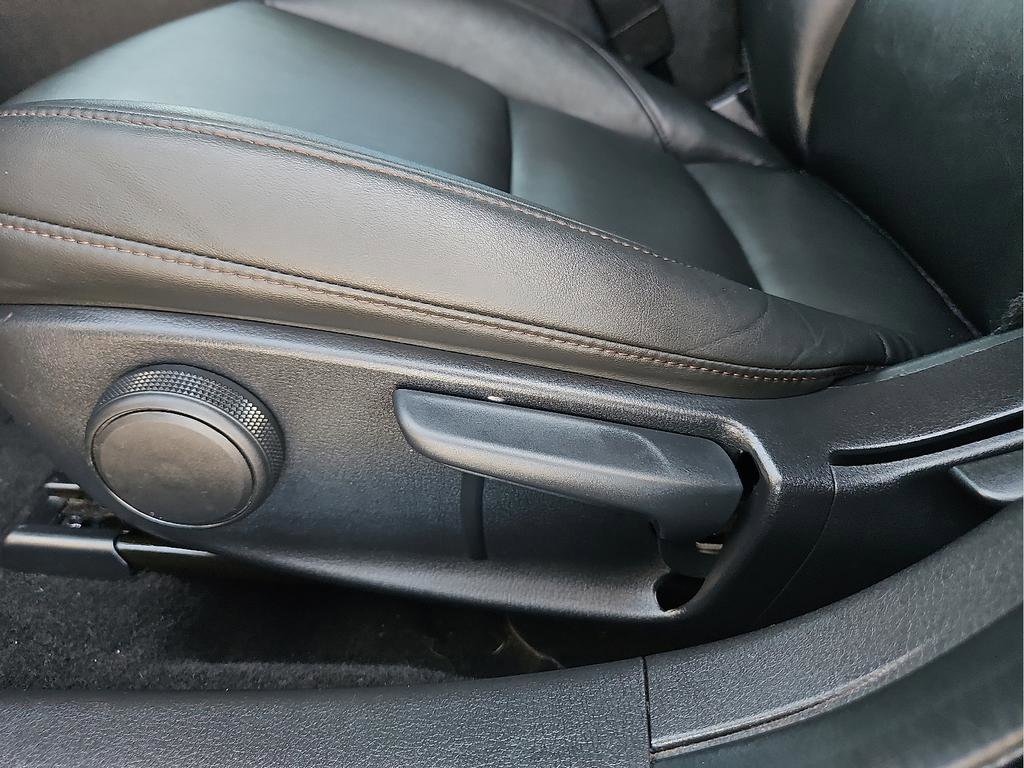 Used 2022 MAZDA MAZDA3 s FWD image 14