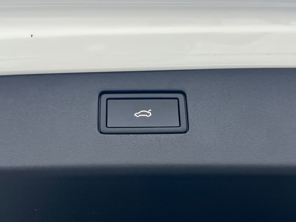 New 2026 Volkswagen Tiguan SEL R-Line image 17