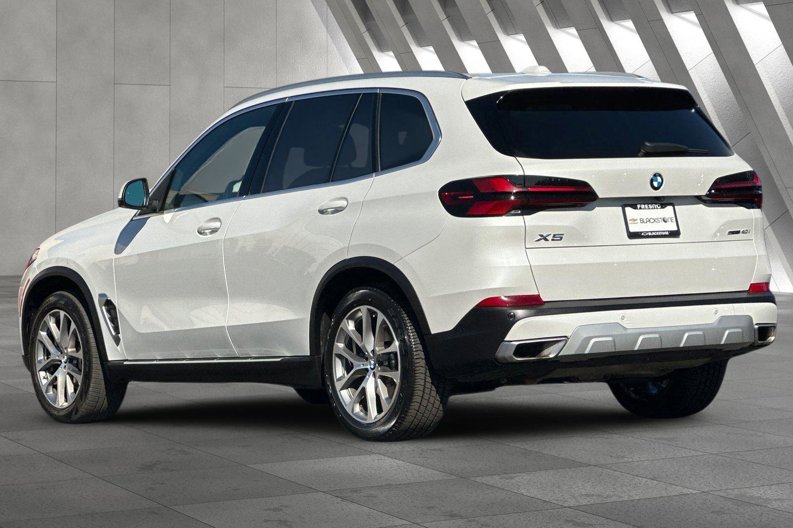 Used 2024 BMW X5 sDrive40i w/ Premium Package image 6