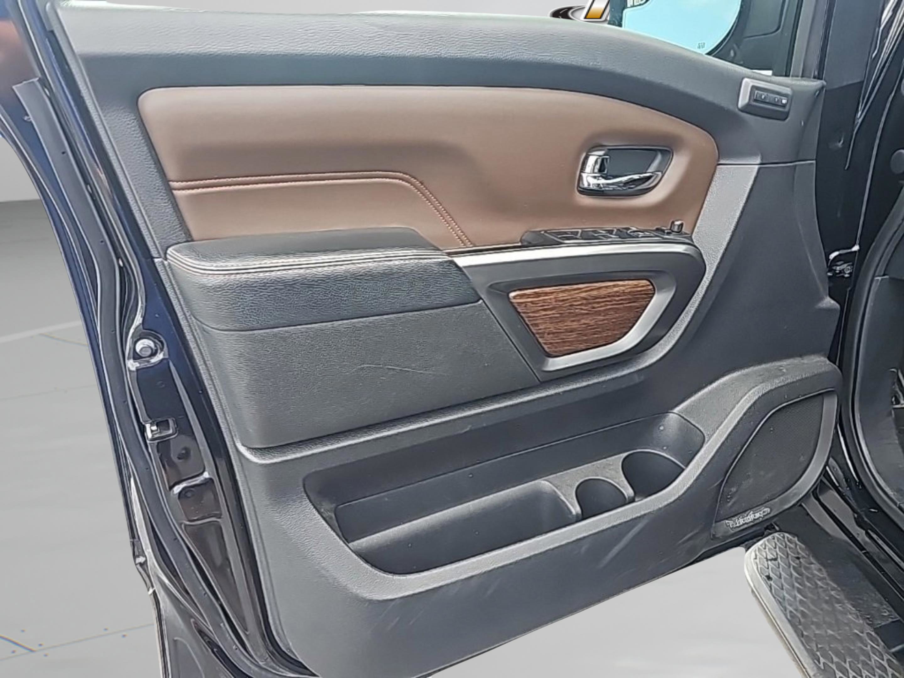 Used 2018 Nissan Titan Platinum Reserve w/ Platinum Utility Package image 14