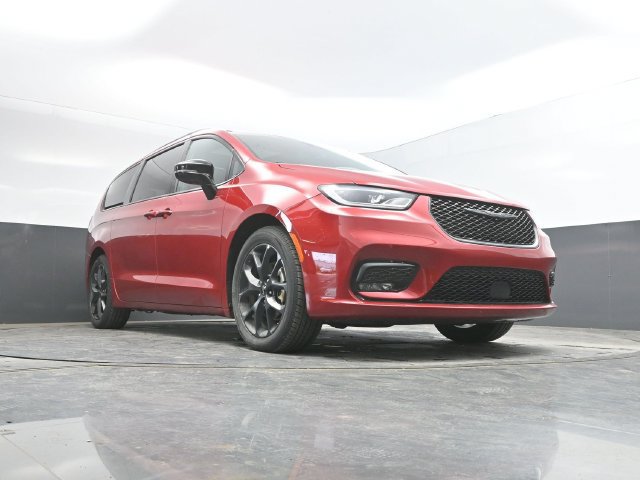 Used 2025 Chrysler Pacifica Limited FWD image 54