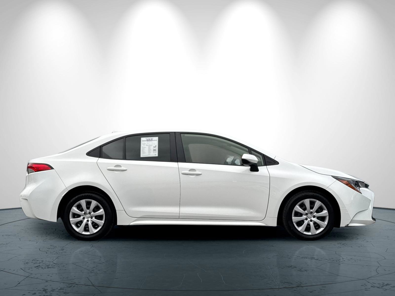 Used 2023 Toyota Corolla LE image 3