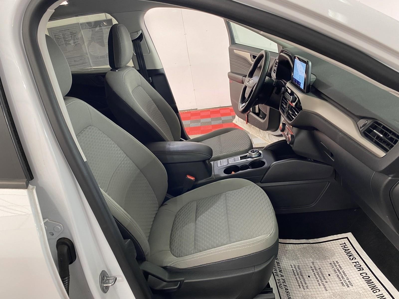 Used 2022 Ford Escape SE w/ Cold Weather Package image 9