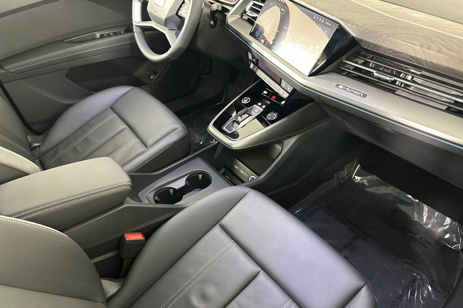 Used 2025 Audi Q4 e-tron Premium Plus image 15