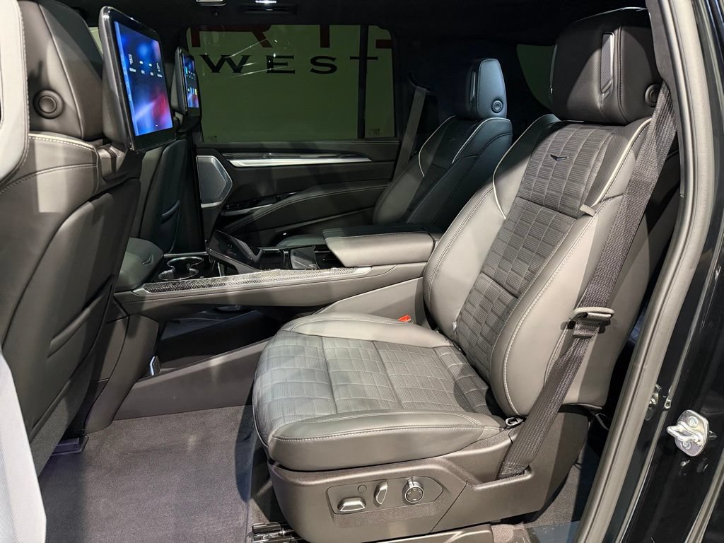 Used 2026 Cadillac Escalade ESV V AWD/4WD image 41