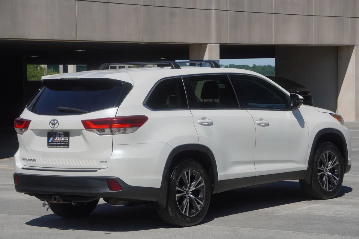 Used 2019 Toyota Highlander LE AWD/4WD image 29