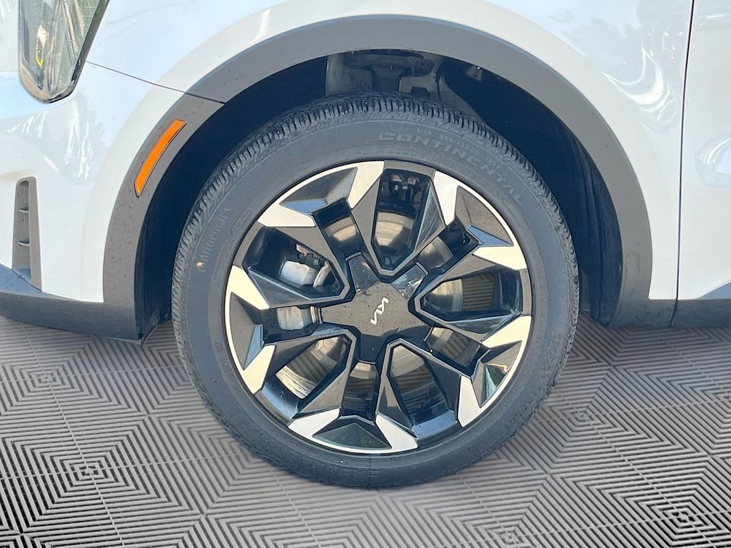 Certified 2025 Kia Sorento EX w/ Panoramic Sunroof Package AWD/4WD image 11